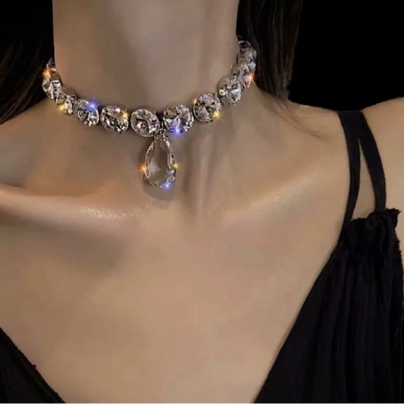 Crystal Chocker Necklace - Picture 3 of 3